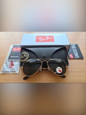 Ray-Ban Classic Gold Aviator Sunglasses with Black Lenses Brand New In Box